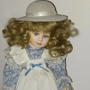 🌹Vintage Geppeddo porcelain doll with hat